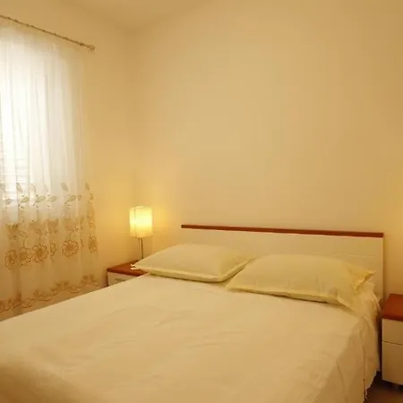 Appartement With A Parking Space Supetar, Brac - 23147