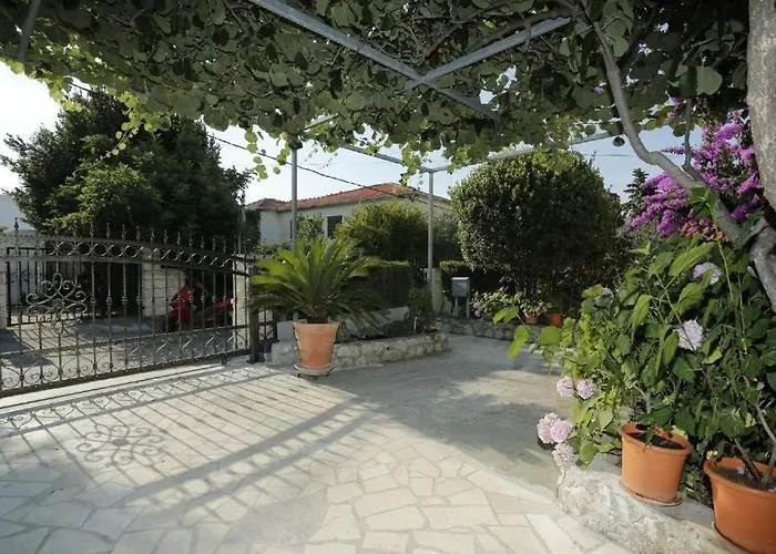 With Parking Space Supetar, Brac - 23147 Lägenhet